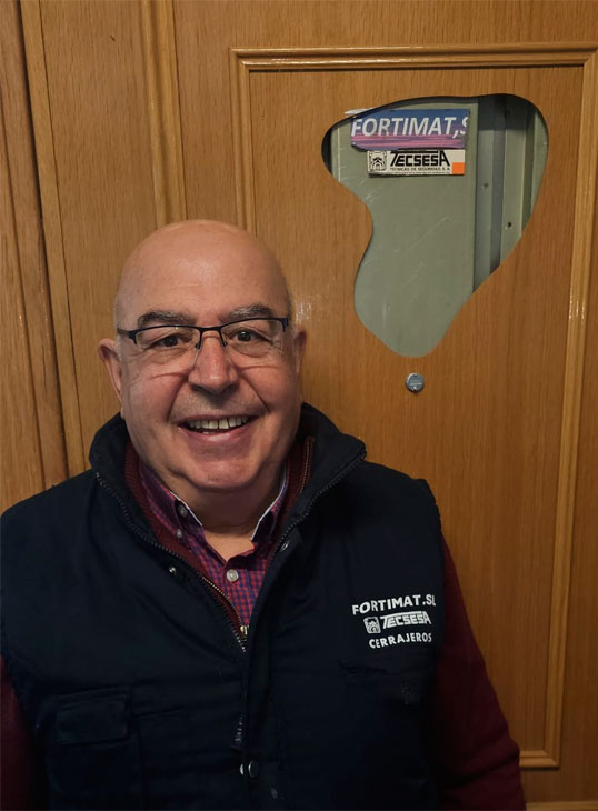 tecnico-oficial-tecsesa-puertas-cerraduras-SATURNINO-DIAZ